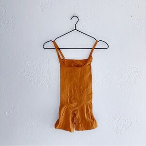 SKIMS Shapewear Butt Lifting Open Bust Tan bodysuit Size Medium